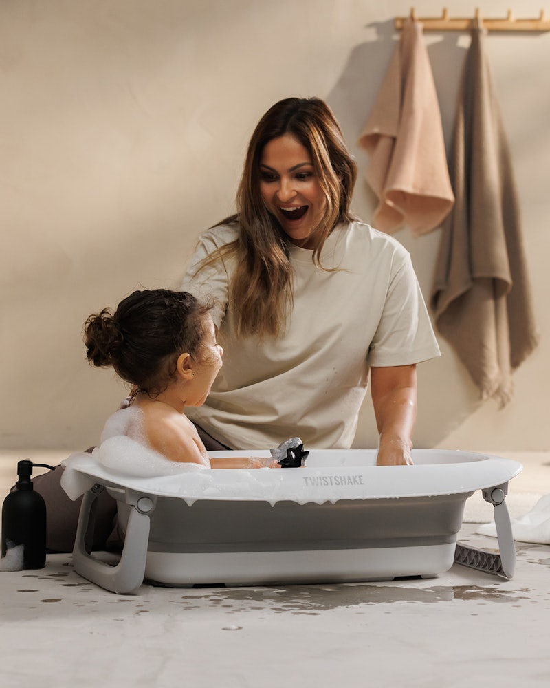 Luxury Bath Kit (Bathtub, Bath Stand, Cushion, Rinser, 3x Bath Toy Shark and Cloud)